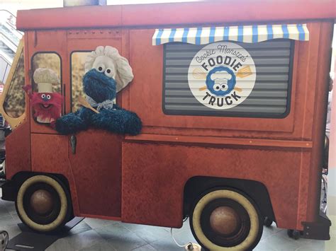 cookie monster and gonger foodie truck toy